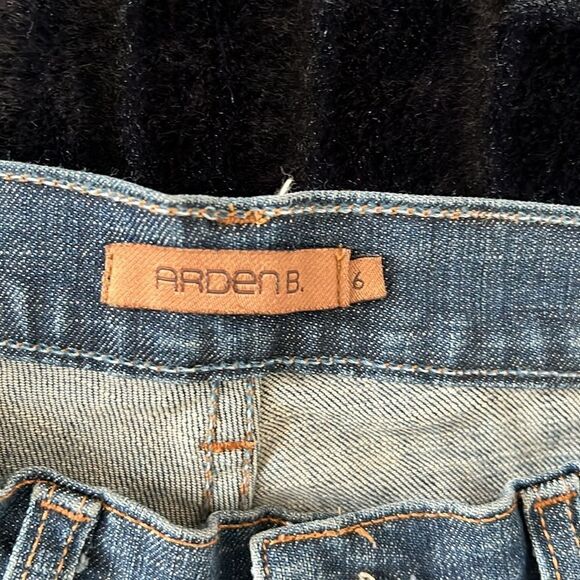 Arden B. Bermuda Shorts - Picture 2 of 5